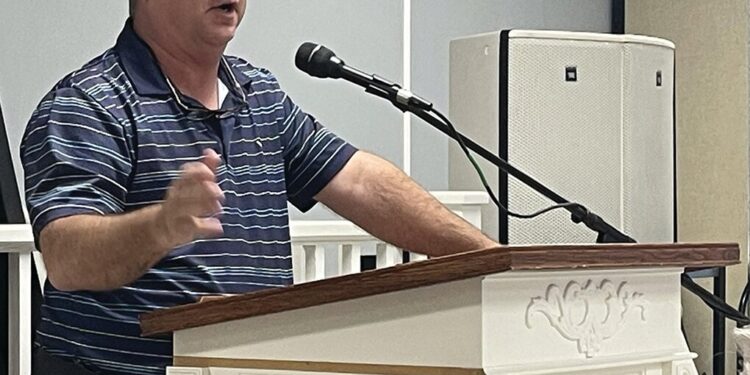 Ray speaks to Veterans