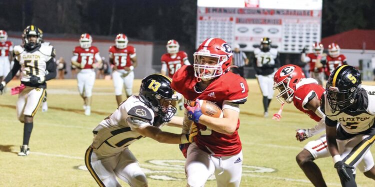 Bulldogs overwhelm Claxton 63-13