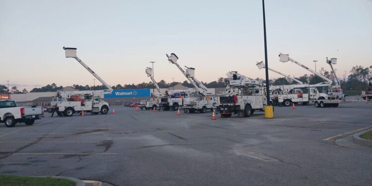 Lineman from Indiana helping to restore power in Emanuel County