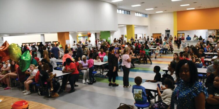 Family Connection co-hosts Family Literacy Night