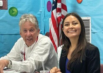 Miss South Carolina World speaks to Veterans at the Library