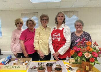 Seedling Garden Club holds October meeting