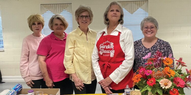 Seedling Garden Club holds October meeting