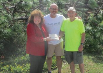 Swainsboro Kiwanis Club makes donations to East Georgia State College and Southeastern Technical College