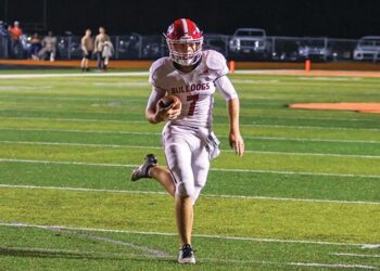 Bulldogs vs Trojans in first round of State Playoffs