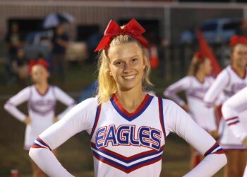 Eagles defeat Trojans, 34-6