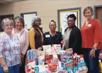 Emanuel Retired Educators donate to Sunshine House