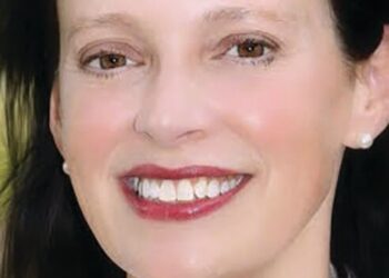 Laura Lyons Karrh, 60