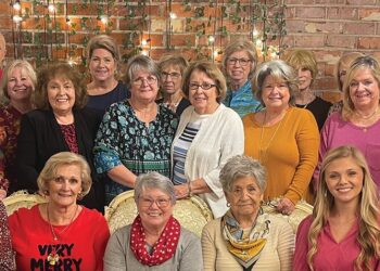 Seedling Garden Club holds auction