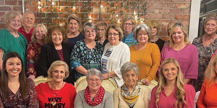 Seedling Garden Club holds auction