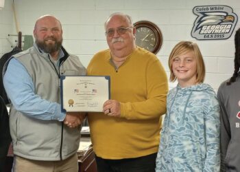 Brier Creek Chapter presents U.S. Flag Certificate