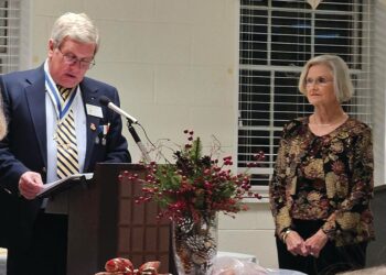 DAR and SAR enjoy Christmas dinner