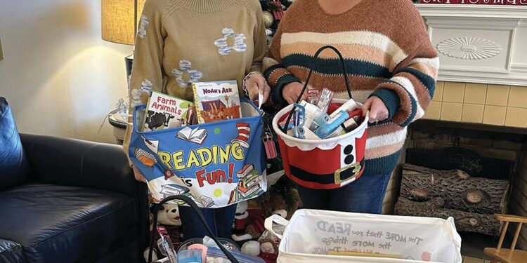 DAR donates to The Sunshine House