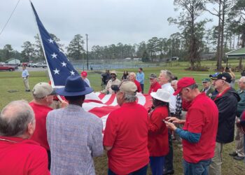 Veterans raise new U.S. Flag at Harmon Park