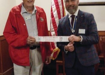 Floyd installs Officers at Mill Creek