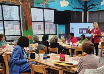 Hooks speaks to Emanuel Retired Educators