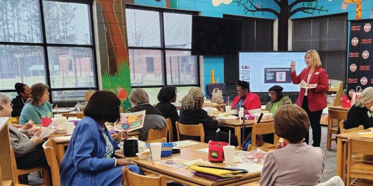Hooks speaks to Emanuel Retired Educators