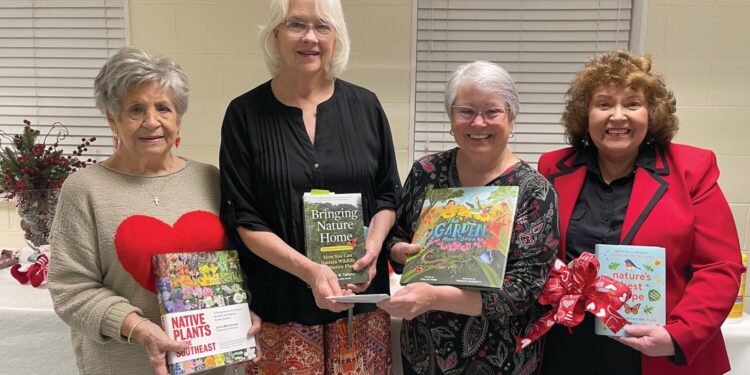 Seedling Garden Club holds monthly meeting