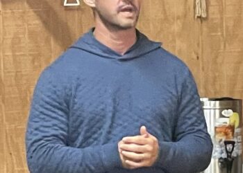 Singletary speaks to the Veterans