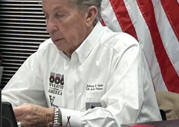 Tapley speaks to the Veterans