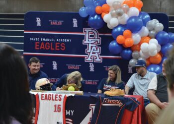 Bell signs with Brewton Parker