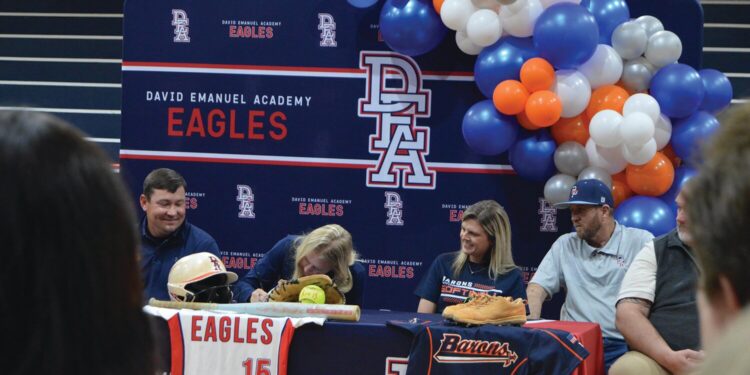 Bell signs with Brewton Parker