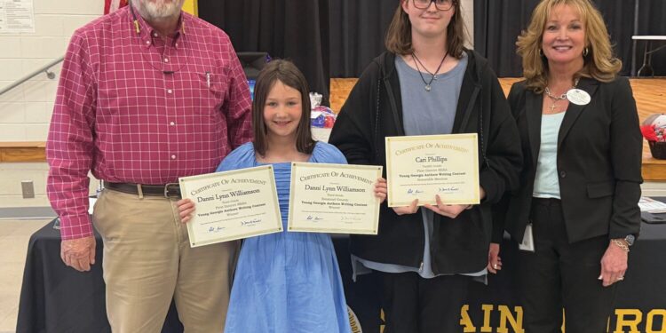 Board of Education holds monthly meeting