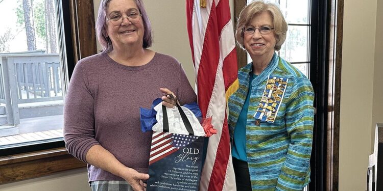 DAR celebrates women’s contribution to the military