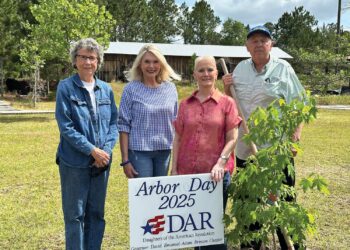 DAR celebrates Arbor Day