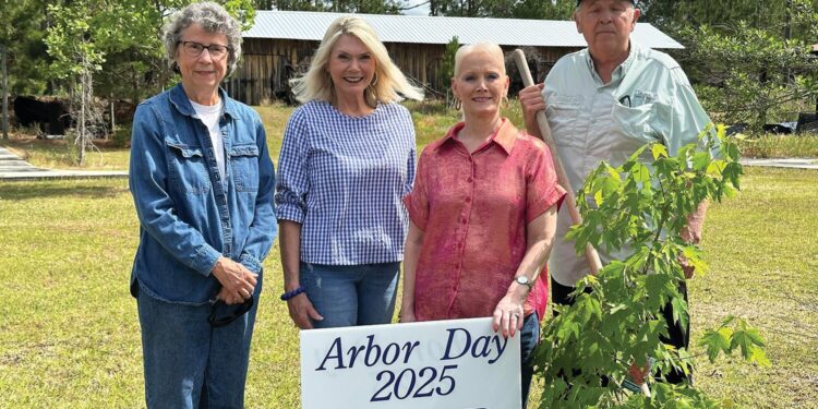 DAR celebrates Arbor Day