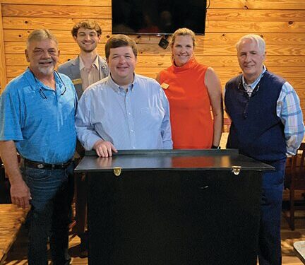 Deputy Chief Thigpen speaks to Exchange Club
