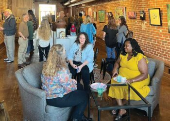 Guild exhibition draws crowd to gallery