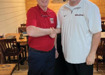 Hattaway speaks to Exchange Club