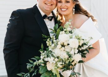 Miss Scott, Mr. Underwood united in double ring ceremony