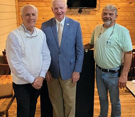 Senator Burns speaks to Exchange Club