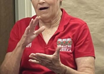 Watt speaks to Kiwanis