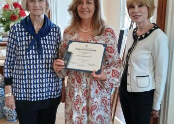 DAR Chapter recognizes Historic Home