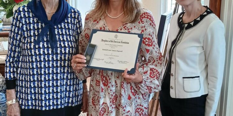 DAR Chapter recognizes Historic Home