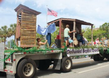 Dellwood Baptist Church and One Moore Tree Service wins Pine Tree Festival float contest