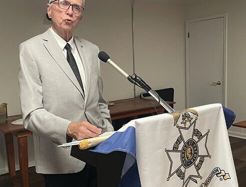 Burton speaks to Wiregrass Chapter