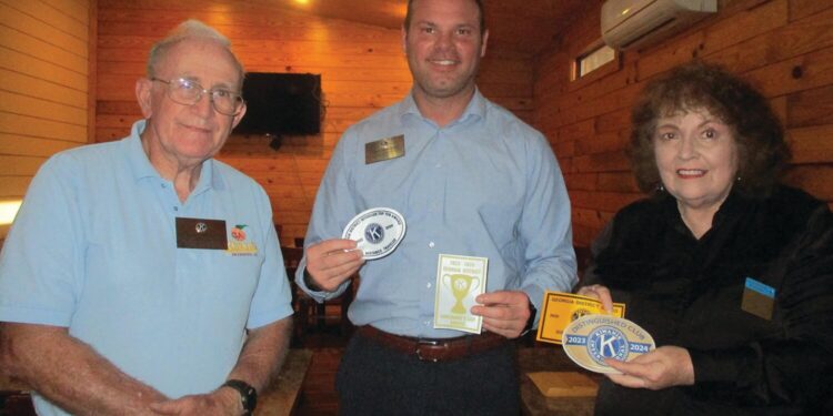 Couse receives award from Kiwanis