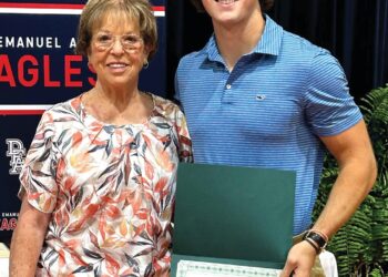 Emanuel County Family Connection awards scholars