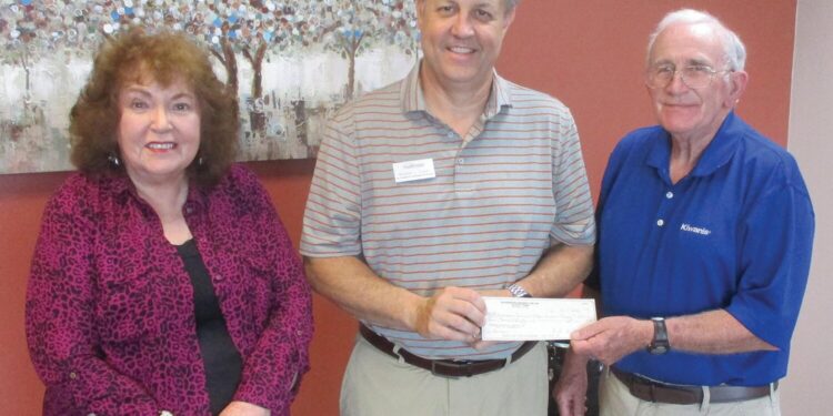 Gulledge speaks to Kiwanis