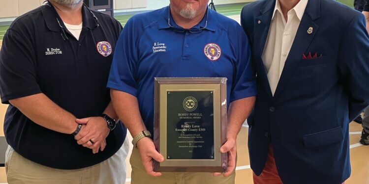 Love receives Bobby Powell Memorial Award
