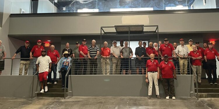 Veterans tour the new "Old Dixie Theatre"