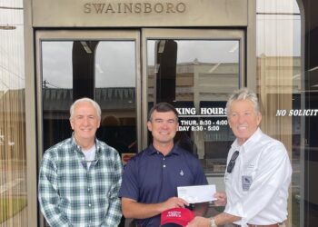 Citizens Bank donates to Wreaths Across America