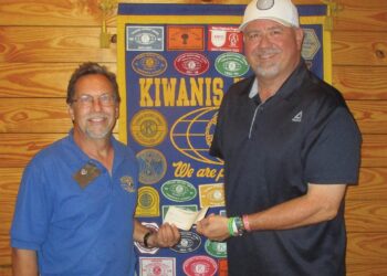 Hunter speaks to Kiwanis
