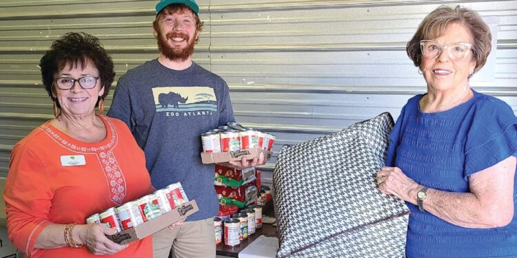 Family Connection starts year with Weekend Blessing Service Project