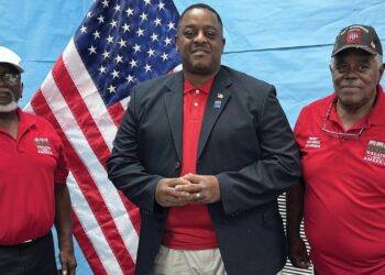 Richards and Moore speak to the Veterans