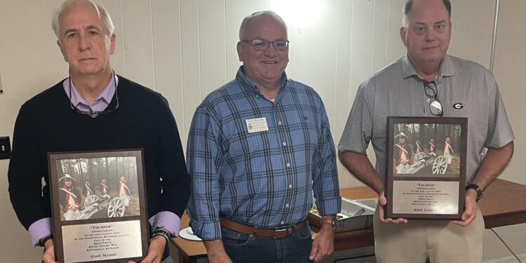 President Floyd speaks to Wiregrass Chapter